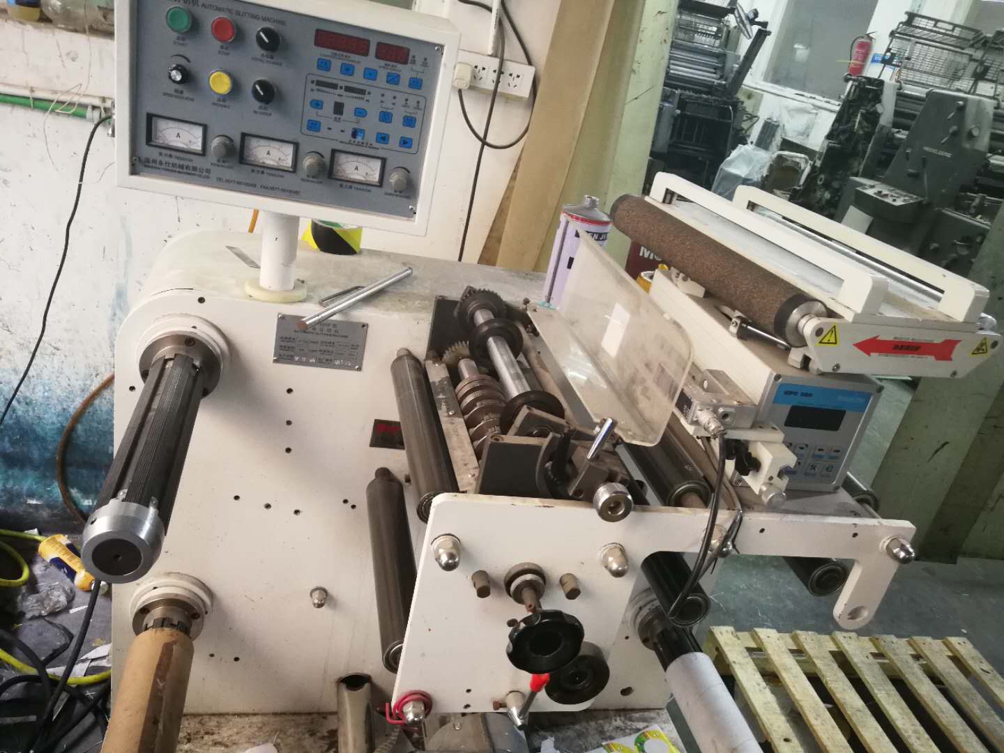 電腦控制自動分條機